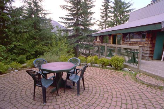 Ubc Whistler Lodge Exterior photo